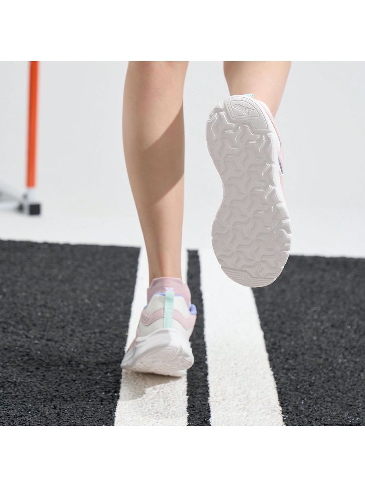 Giày thể thao chạy bộ xu hướng tăng sức khỏe bền bỉ từng quãng đường